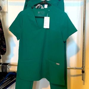 Hunter Green Scrub SET size Small 3 Pocket top, Yola Skinny Pants! Rare find!NWT